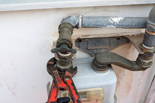 commercial gas meter pipe maintenance
